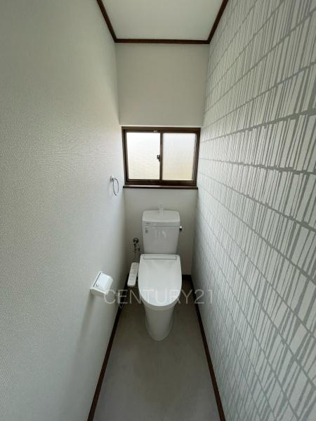 前橋市鶴が谷町１期のトイレ|２階トイレです。
温水シャワー洗浄機能付きです。
