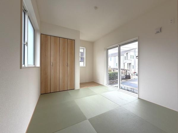 横浜市旭区中沢３丁目の新築一戸建の和室|和室は日本人の心です
お子様が遊ぶのにも床が柔らかく安心♪