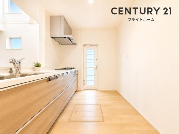 横浜市旭区中沢３丁目の新築一戸建のキッチン|広々としたキッチンは、
落ち着いて料理が出来ます！