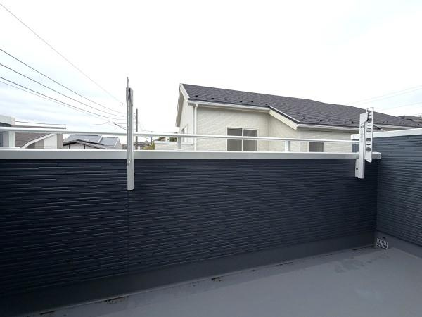 横浜市旭区中沢３丁目の新築一戸建のバルコニー|広さも十分のバルコニー！！
風が心地よいです！