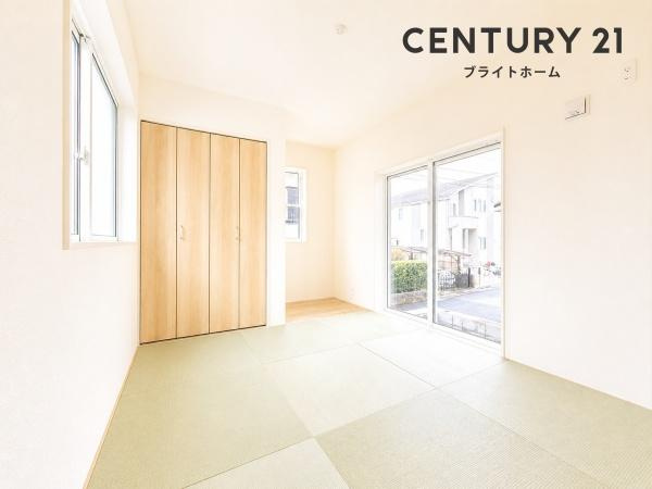 横浜市旭区中沢３丁目の新築一戸建の和室|和室は日本人の心です
お子様が遊ぶのにも床が柔らかく安心♪
