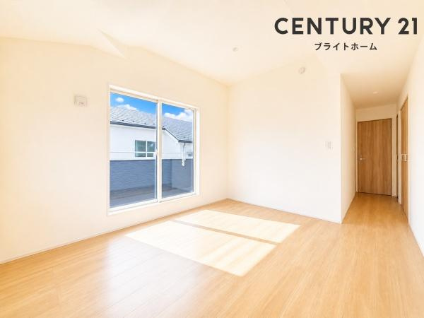 横浜市旭区中沢３丁目の新築一戸建の洋室|広さも十分で窓からの光が嬉しい洋室です。