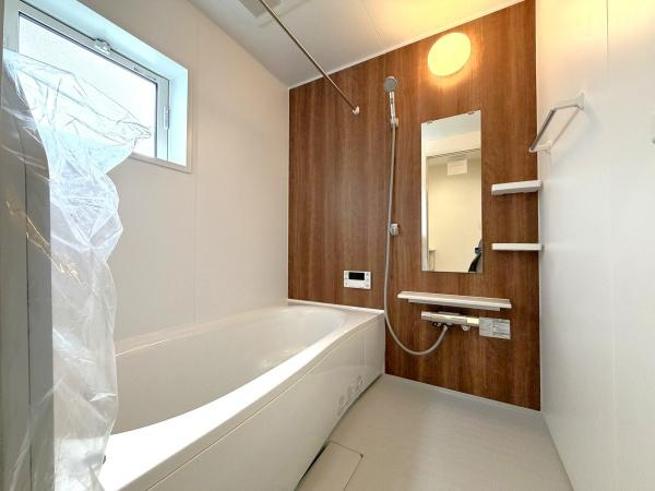 横浜市旭区中沢３丁目の新築一戸建の浴室|窓付きの浴室です。
このバスルームで一日の疲れを癒してください！