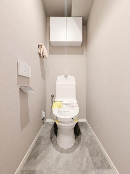 レックス横浜上大岡のトイレ|清潔感のある内装のすっきりとしたデザインのトイレです。
水周りが綺麗だと安心ですね。
