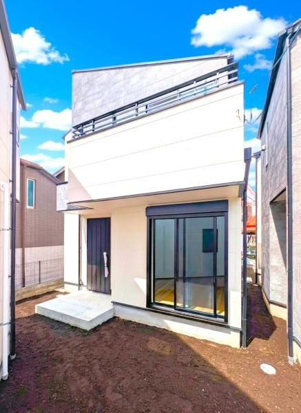 横浜市南区平楽の新築一戸建の前面道路含む現地写真|陽当りの良さ、住環境を現地にてご確認下さい！
周辺環境も合わせてご案内させて頂きます！