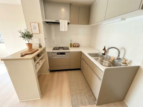 グランスイート二子玉川スタイルフォートのキッチン|キッチンスペースは広々しており、家事もはかどります♪