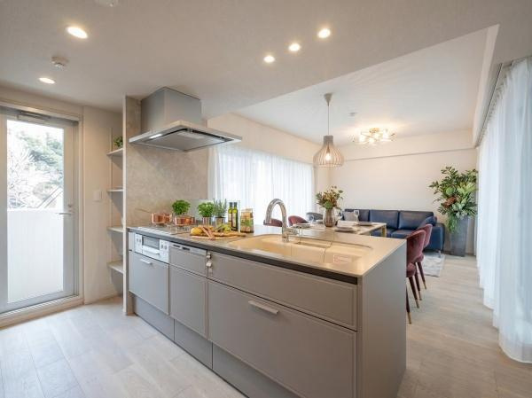 サウススクエアのキッチン|キッチンスペースは広々しており、家事もはかどります♪※CGにて家具等の配置をしております。なお家具等は販売価格には含まれておりません。