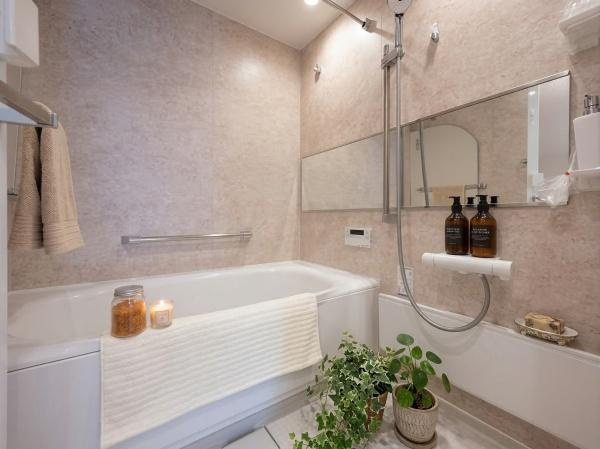 サウススクエアの浴室|ゆったりとお過ごしいただけるバスルームです!※CGにて家具等の配置をしております。なお家具等は販売価格には含まれておりません。