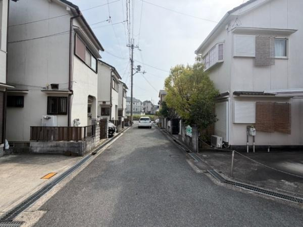 【前面道路含む現地写真】