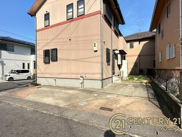 香芝市旭ケ丘１丁目　一戸建の駐車場
