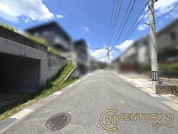 北葛城郡王寺町南元町３丁目　Ｂ10ー3　建築条件なし土地の前面道路含む現地写真|■現地撮影写真■広々とした前面道路で駐車も楽々！