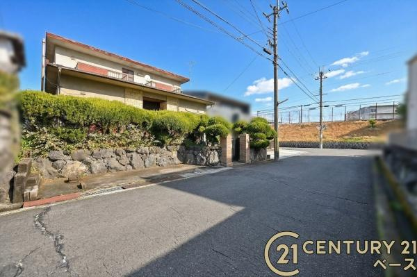 北葛城郡河合町星和台２丁目　建築条件なし土地の前面道路含む現地写真
