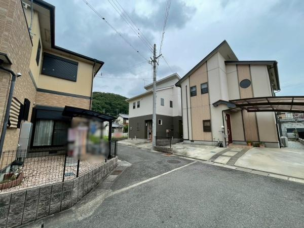 高野口町大野　中古戸建の前面道路含む現地写真