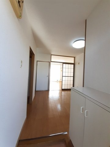 六田アパートＨＡＭＡＤＡの玄関
