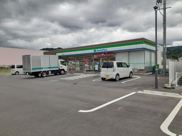 アルバライズ　グリシーナｄｏｓの周辺|ファミリーマートまで1230m