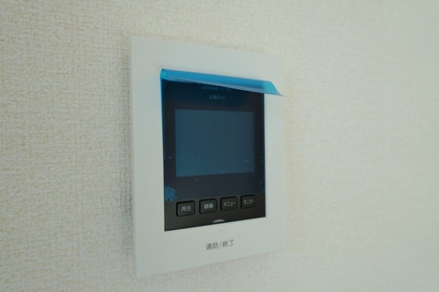 【駅近×平坦】落ち着いた低層住宅地に佇む47坪の住まい｜仲介手数料無料のセキュリティ|来訪者の顔を確認できるTVモニター付きインターフォン。防犯面にも配慮された設備です。