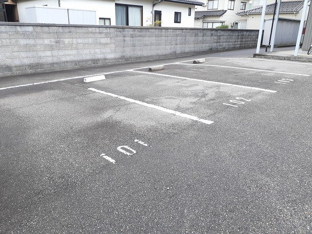 スウィートスクエアⅡの駐車場