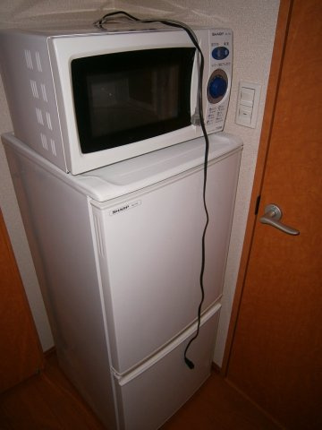 レオパレス高砂のその他|２ドア冷蔵庫＆電子レンジ