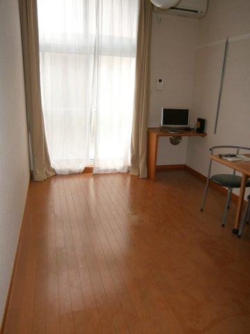 レオパレス高砂の居間・リビング