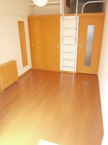 レオパレス高砂の居間・リビング