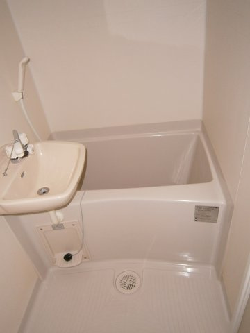 レオパレス高砂の浴室|浴室乾燥機付き