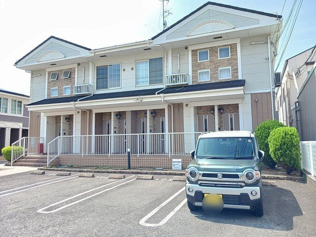 ゴールドクレストの駐車場