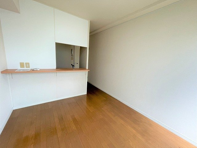 レオパレスＴｓｕｒｕｈａｒａ　２００１の居間・リビング