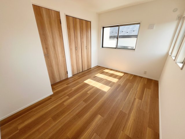 東村山市恩田町中古戸建ての洋室|5.7帖の洋室です！クローゼット付き♪