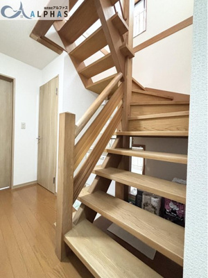 【その他】 | 加古郡稲美町岡 一戸建て | ■趣のある階段下には多目的に使える収納スペースあり♪