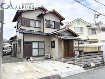 【外観】 | 加古郡稲美町岡 一戸建て | ■南東向きの為、陽当り通風良好♪
■駐車3台可能♪※車種による