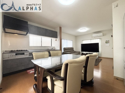 【キッチン】 | 加古郡稲美町岡 一戸建て | ■食事の時はもちろん、お子様の勉強を見たり、ご家族とコミュニケーションがとれるダイニングスペース♪