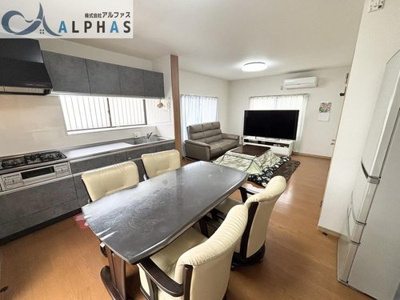 【居間・リビング】 | 加古郡稲美町岡 一戸建て | ■明るく広々LDK！ご家族の団らんにゆったりした空間♪