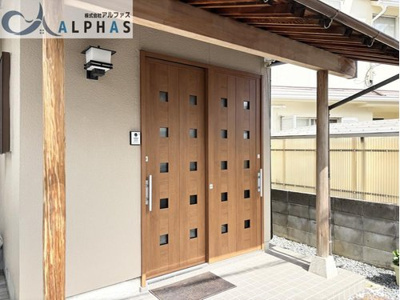 【玄関】 | 加古郡稲美町岡 一戸建て | ■趣のある玄関は扉交換履歴あり♪(2023年7月頃)