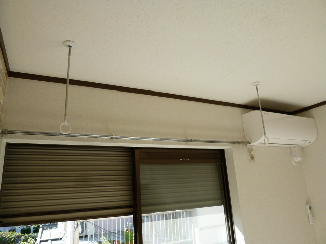 フラット２２３のその他|★防犯シャッター　室内物干しフック★