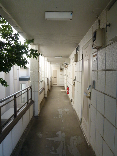 フラット２２３のエントランス|★エントランス★