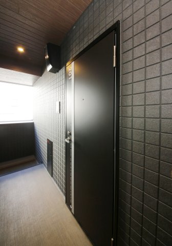 Warren shibataⅠの玄関