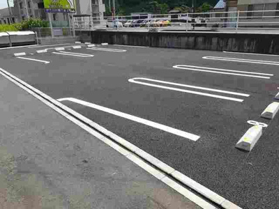【駐車場】 | ローマ・アリエスＪ | 車をお持ちの方に嬉しい駐車場付きの物件です