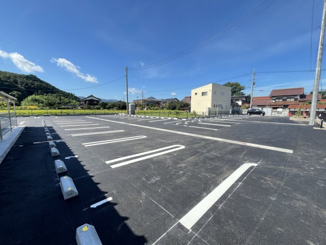 ウニコⅡの駐車場