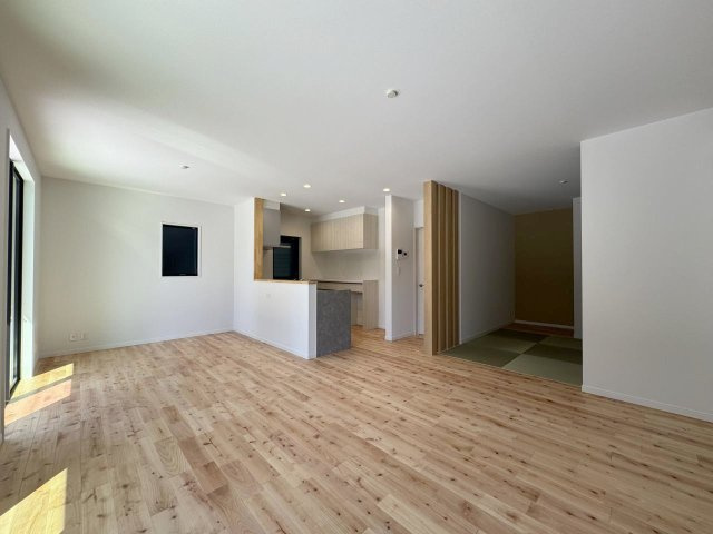 【居間・リビング】 | 【商談中】高知市薊野北町４丁目 | 新築当時に撮影されたものです。