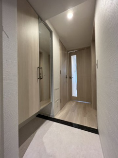 【玄関】 | ラ・ピシーヌ南堀江 | 姿見鏡のあるシューズボックス