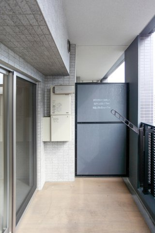 アルファシオリエンソ　4階のバルコニー|別号室のものになります。現状優先。