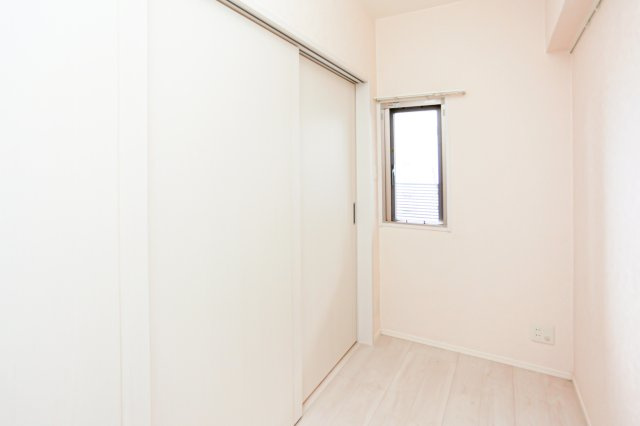 アルファシオリエンソ　4階の洋室|別号室のものになります。現状優先。