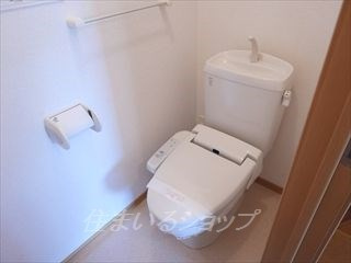 メリディオ　Ⅰ番館のトイレ|シャワートイレ・収納棚あり
