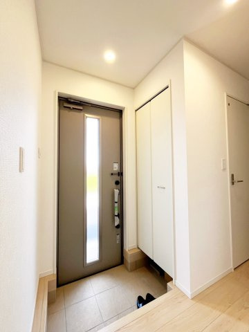クレイドルガーデン和歌山市北出島第１　２号棟の玄関