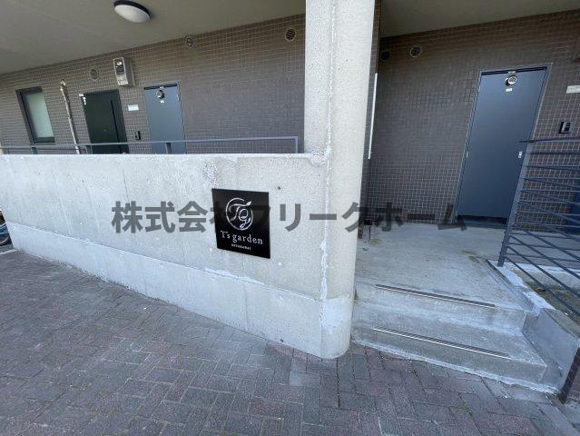 三鷹市牟礼２丁目の賃貸マンションのエントランス