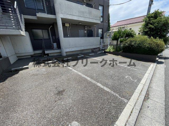 三鷹市牟礼２丁目の賃貸マンションの駐車場