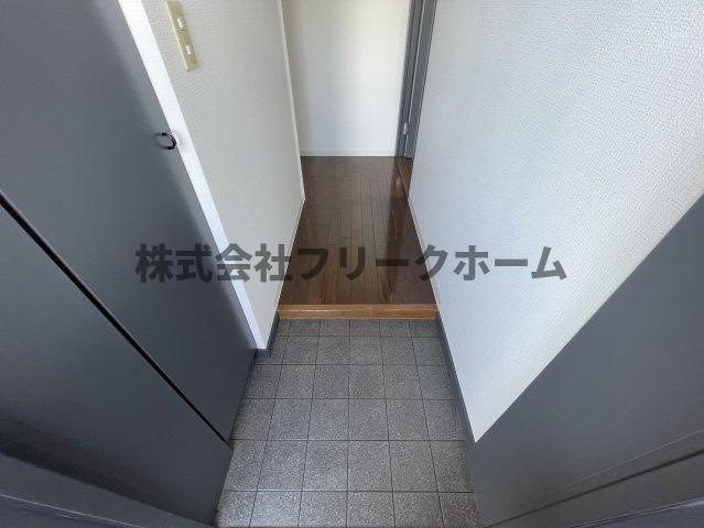三鷹市牟礼２丁目の賃貸マンションの玄関