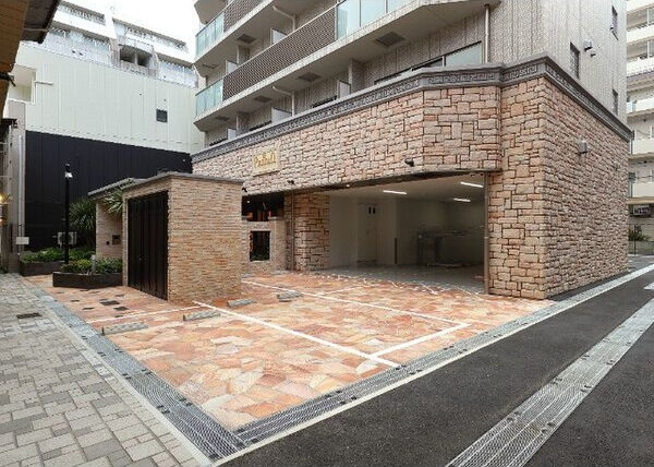 プレジオ日暮通の駐車場
