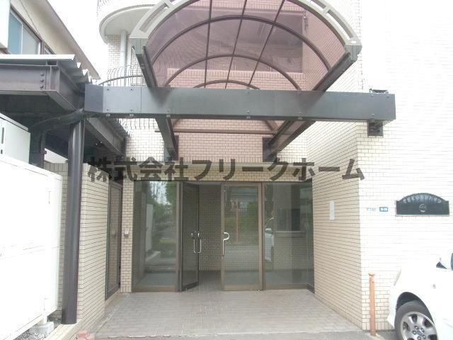 小金井市緑町５丁目の賃貸マンションのエントランス