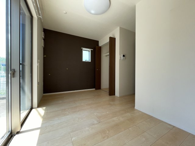 川崎市多摩区東三田２丁目のアパートの居間・リビング
